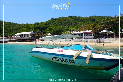 Thuê cano/ tàu gỗ tham quan các đảo Nha Trang