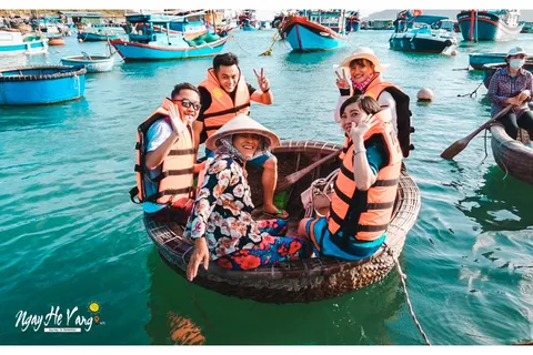 Chèo thúng tại Làng Chài